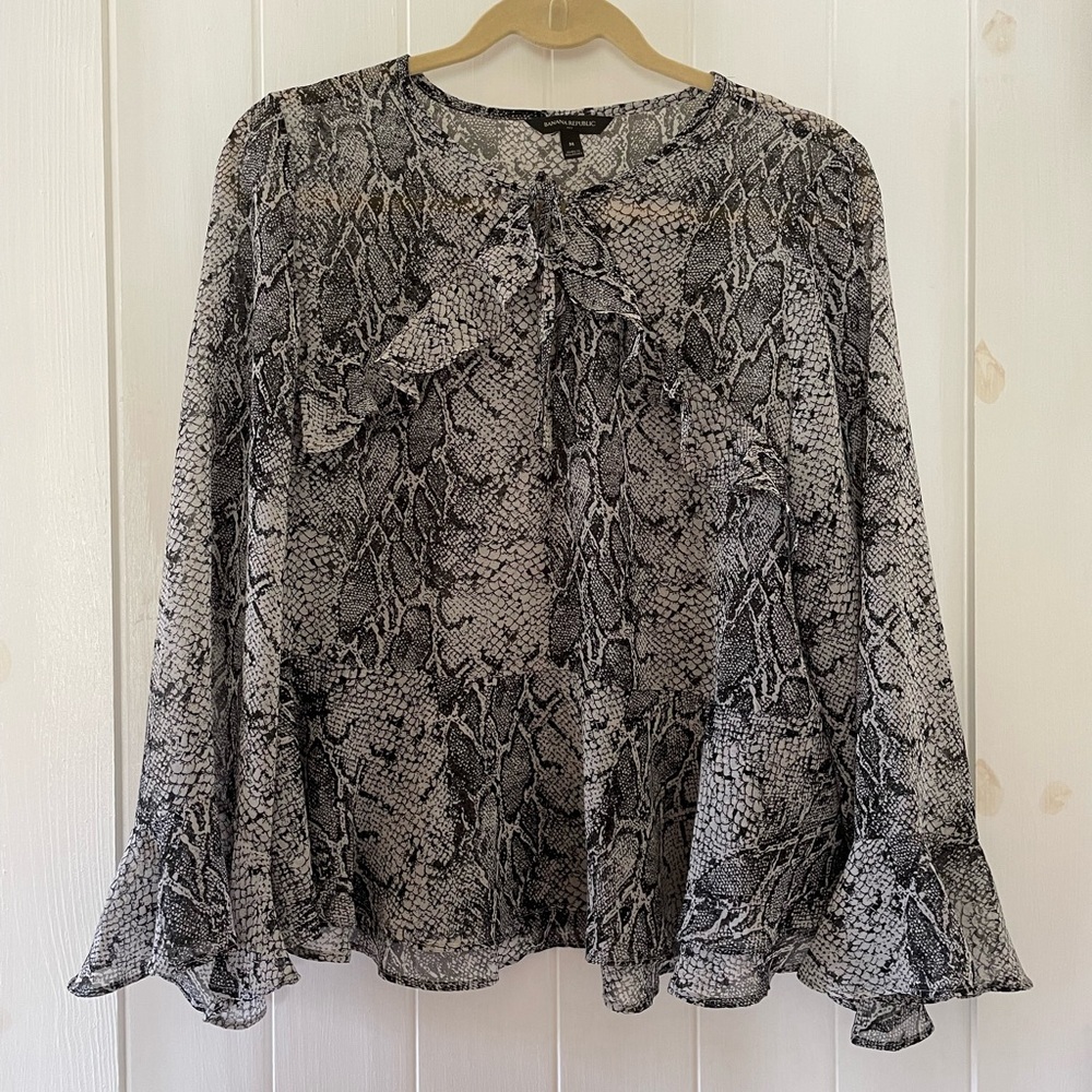 Banana Republic women’s blouse top size M snake print